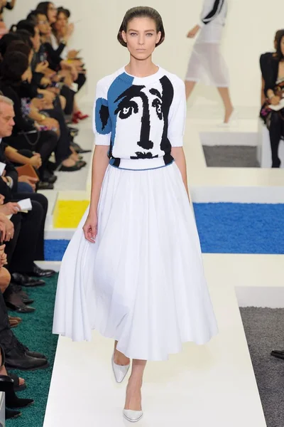 Look 30